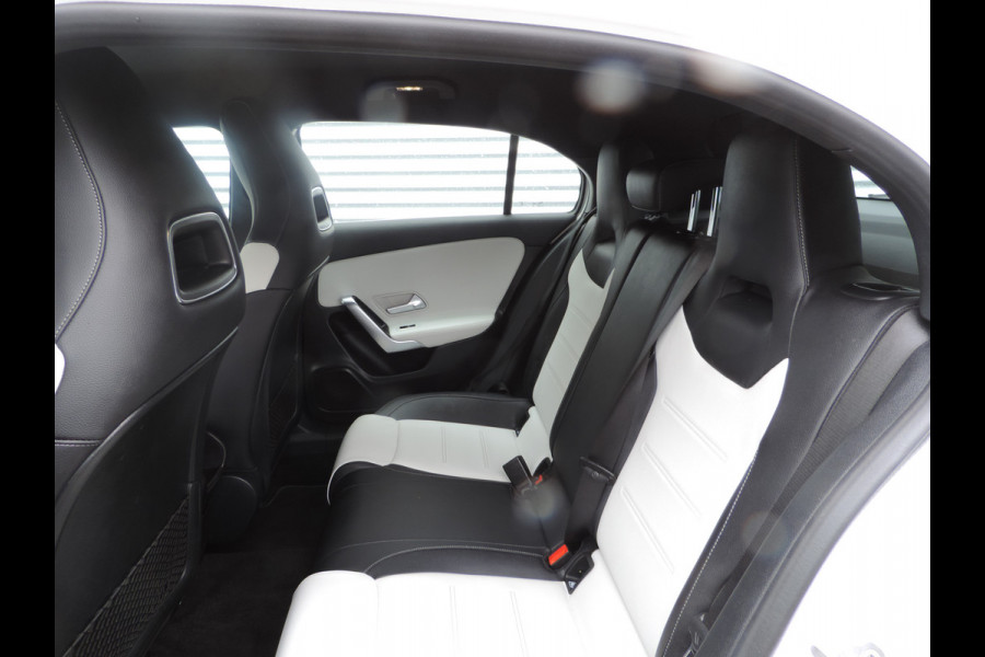 Mercedes-Benz A-Klasse 180 Business Solution AMG Upgrade auto is nieuw zeer mooi