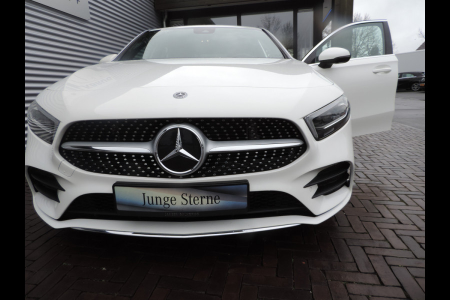 Mercedes-Benz A-Klasse 180 Business Solution AMG Upgrade auto is nieuw zeer mooi