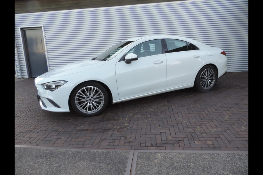 Mercedes-Benz CLA-Klasse 200 Business Solution Luxury sfeer licht