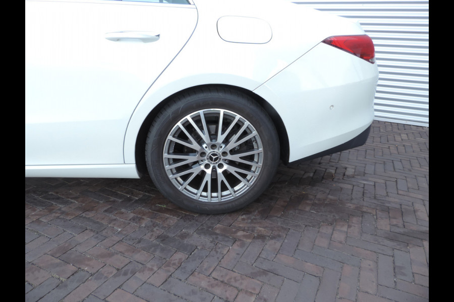 Mercedes-Benz CLA-Klasse 200 Business Solution Luxury sfeer licht