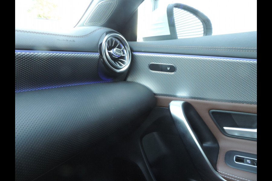 Mercedes-Benz CLA-Klasse 200 Business Solution Luxury sfeer licht