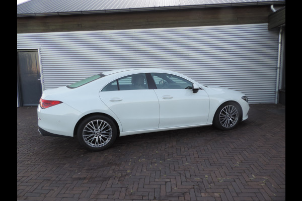 Mercedes-Benz CLA-Klasse 200 Business Solution Luxury sfeer licht