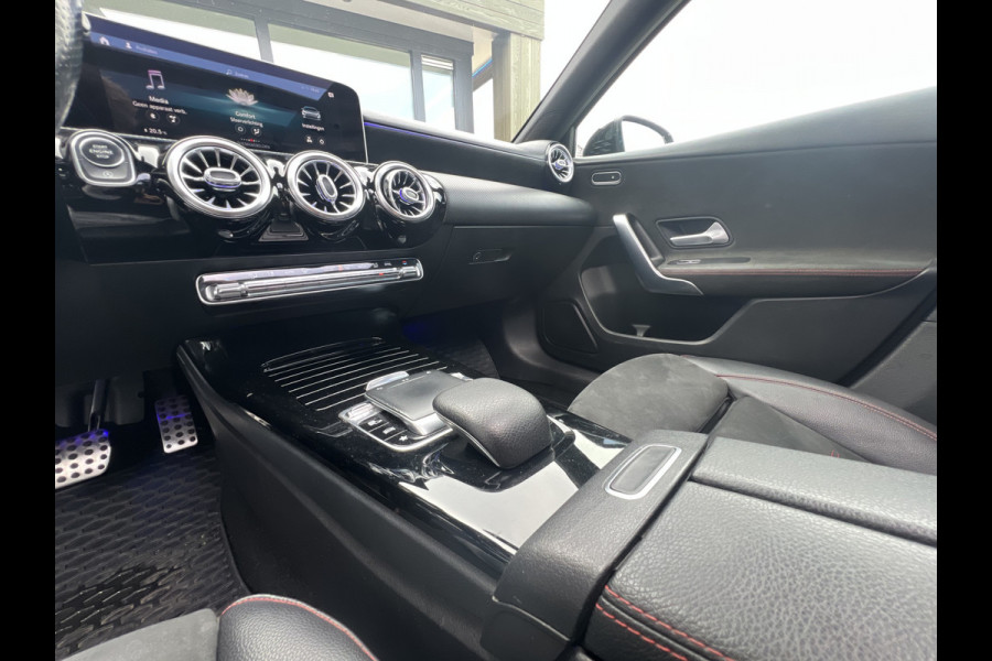 Mercedes-Benz A-Klasse 180 Business Solution AMG Night Upgrade panoramadak VEEL OPTIES!!