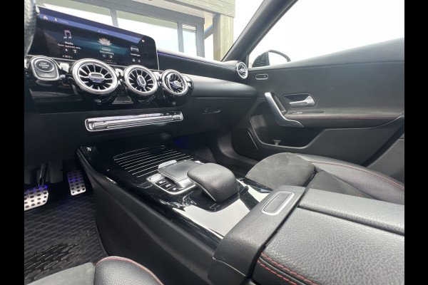 Mercedes-Benz A-Klasse 180 Business Solution AMG Night Upgrade panoramadak VEEL OPTIES!!