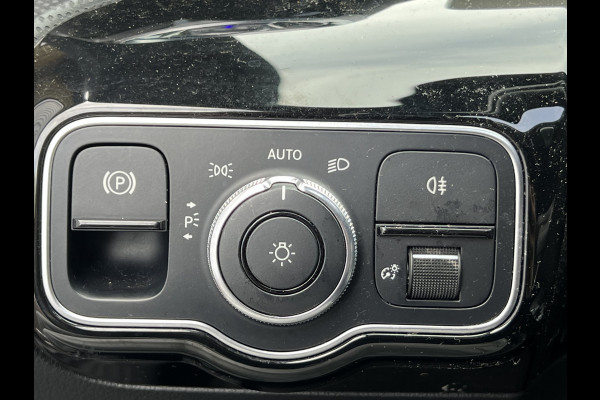 Mercedes-Benz A-Klasse 180 Business Solution AMG Night Upgrade panoramadak VEEL OPTIES!!