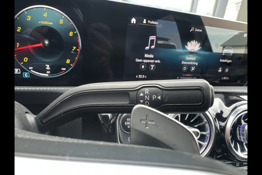 Mercedes-Benz A-Klasse 180 Business Solution AMG Night Upgrade panoramadak VEEL OPTIES!!