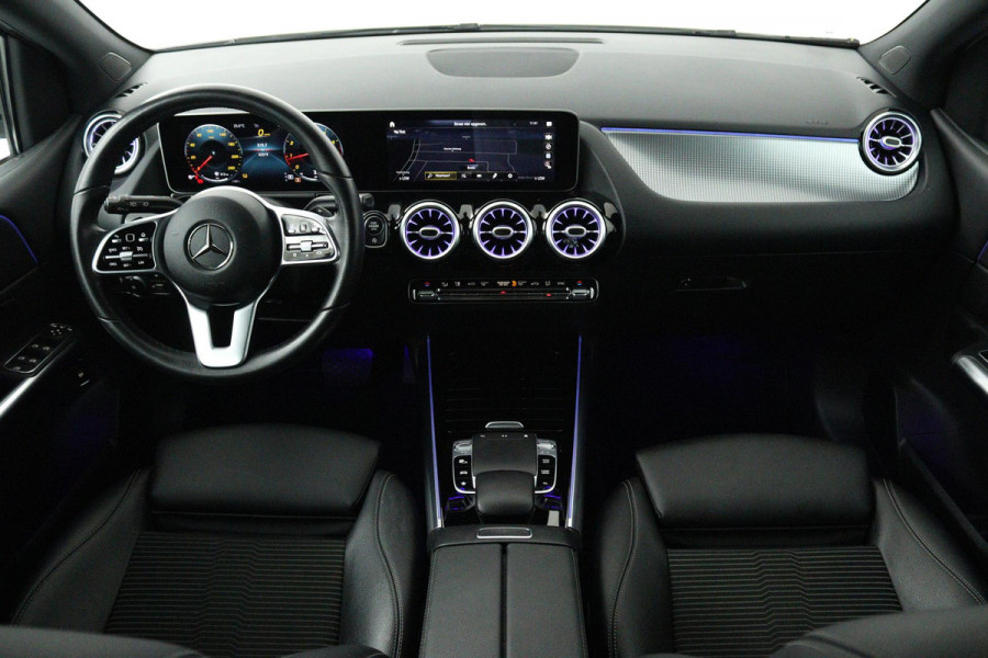 Mercedes-Benz B-Klasse 180 Launch Edition Premium Automaat (SFEERVERLICHTING, 360 CAMERA, STOELVERWARMING, GOED ONDERHOUDEN)