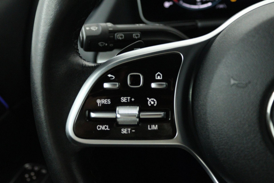 Mercedes-Benz B-Klasse 180 Launch Edition Premium Automaat (SFEERVERLICHTING, 360 CAMERA, STOELVERWARMING, GOED ONDERHOUDEN)