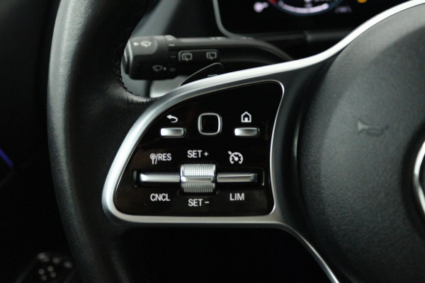 Mercedes-Benz B-Klasse 180 Launch Edition Premium Automaat (SFEERVERLICHTING, 360 CAMERA, STOELVERWARMING, GOED ONDERHOUDEN)