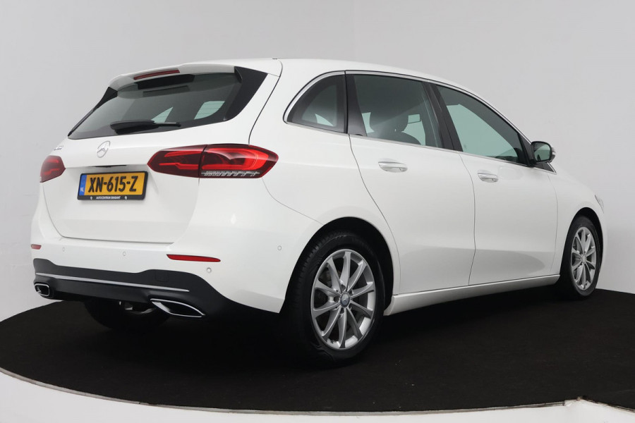 Mercedes-Benz B-Klasse 180 Launch Edition Premium Automaat (SFEERVERLICHTING, 360 CAMERA, STOELVERWARMING, GOED ONDERHOUDEN)
