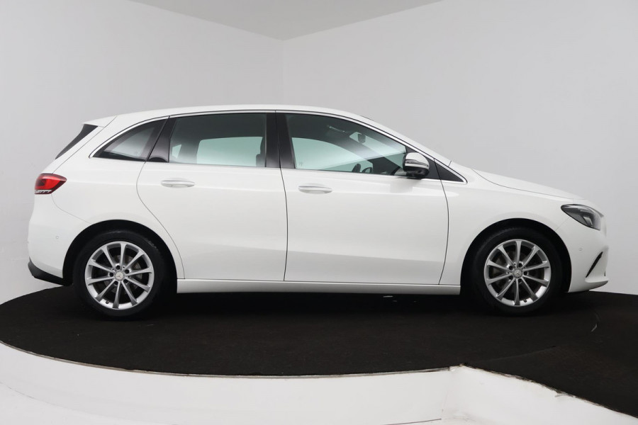 Mercedes-Benz B-Klasse 180 Launch Edition Premium Automaat (SFEERVERLICHTING, 360 CAMERA, STOELVERWARMING, GOED ONDERHOUDEN)