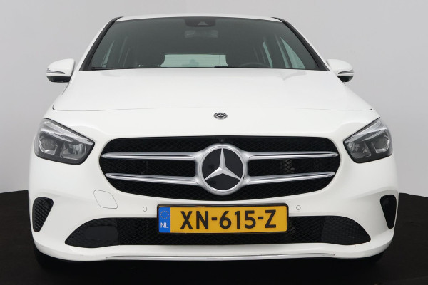 Mercedes-Benz B-Klasse 180 Launch Edition Premium Automaat (SFEERVERLICHTING, 360 CAMERA, STOELVERWARMING, GOED ONDERHOUDEN)