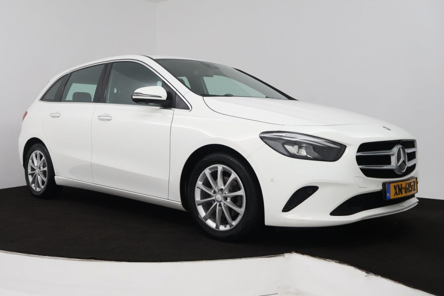 Mercedes-Benz B-Klasse 180 Launch Edition Premium Automaat (SFEERVERLICHTING, 360 CAMERA, STOELVERWARMING, GOED ONDERHOUDEN)