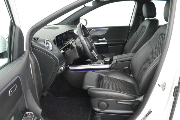 Mercedes-Benz B-Klasse 180 Launch Edition Premium Automaat (SFEERVERLICHTING, 360 CAMERA, STOELVERWARMING, GOED ONDERHOUDEN)