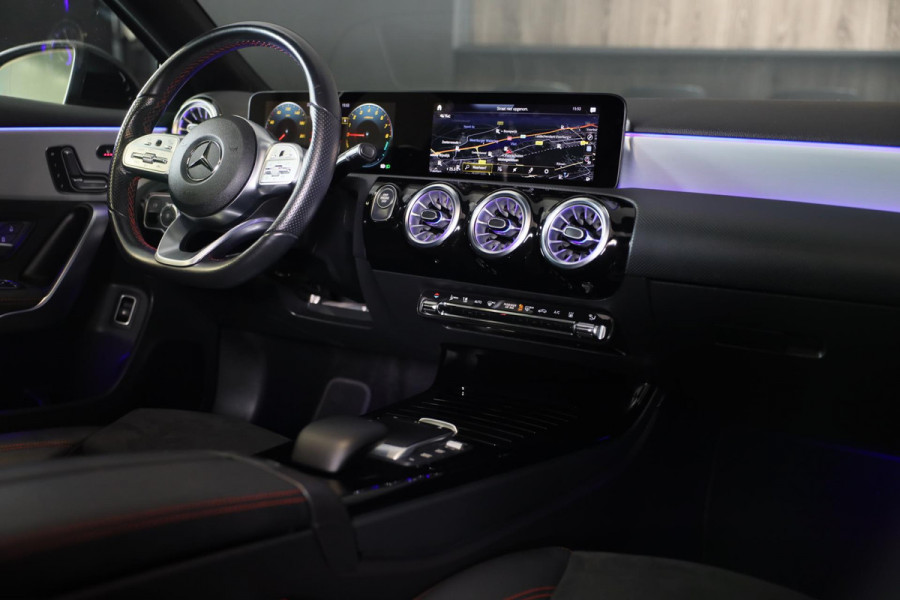 Mercedes-Benz A-Klasse 250 e AMG 45 Look / Acc / Memory / Lane Assist / Digital Cockpit / Sfeerverlichting / Camera / Pano / 18 In