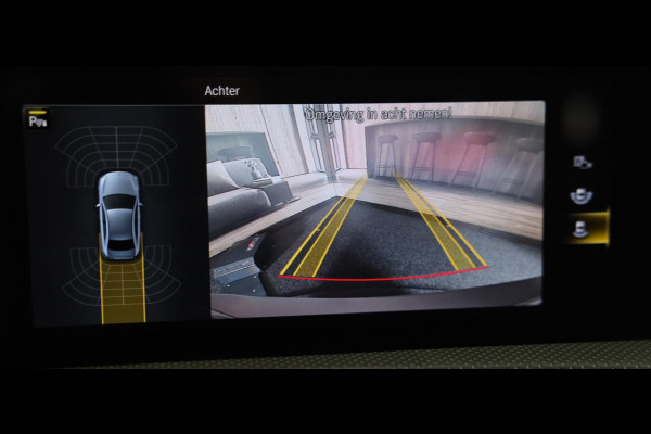 Mercedes-Benz A-Klasse 250 e AMG 45 Look / Acc / Memory / Lane Assist / Digital Cockpit / Sfeerverlichting / Camera / Pano / 18 In