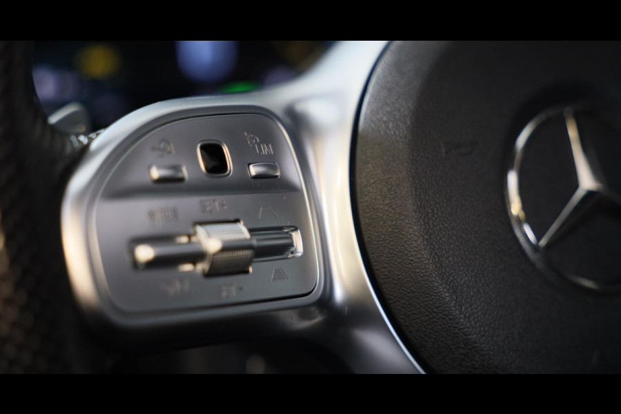Mercedes-Benz A-Klasse 250 e AMG 45 Look / Acc / Memory / Lane Assist / Digital Cockpit / Sfeerverlichting / Camera / Pano / 18 In
