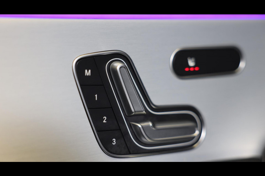Mercedes-Benz A-Klasse 250 e AMG 45 Look / Acc / Memory / Lane Assist / Digital Cockpit / Sfeerverlichting / Camera / Pano / 18 In