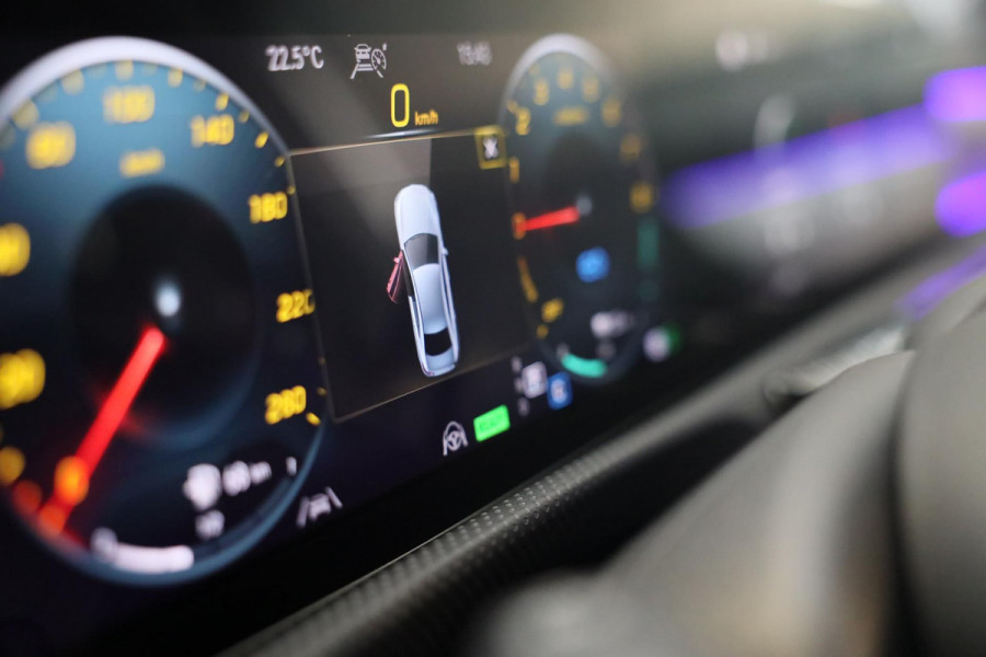 Mercedes-Benz A-Klasse 250 e AMG 45 Look / Acc / Memory / Lane Assist / Digital Cockpit / Sfeerverlichting / Camera / Pano / 18 In