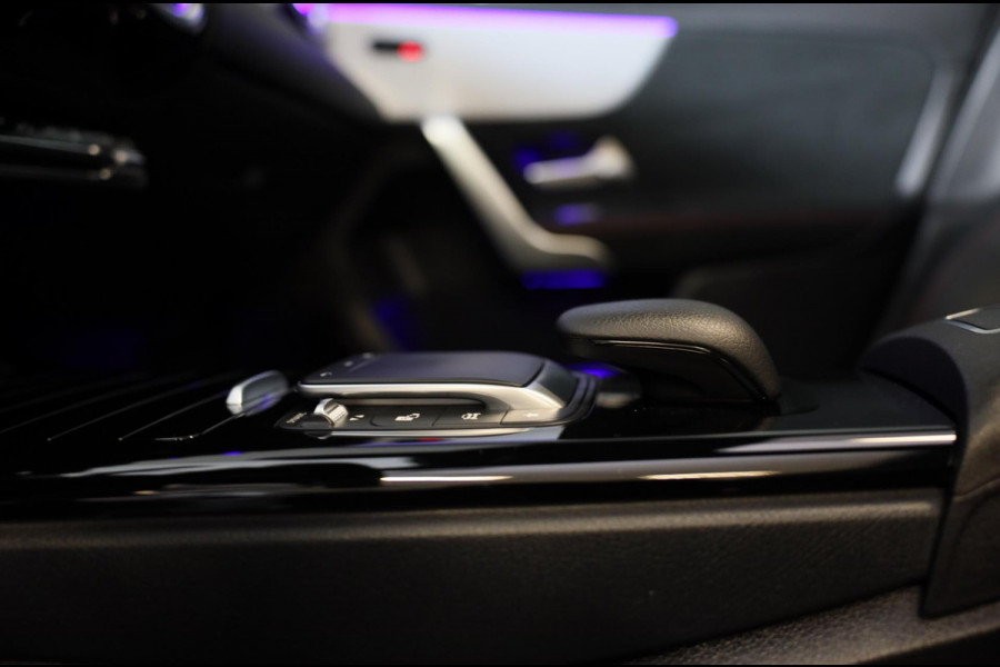 Mercedes-Benz A-Klasse 250 e AMG 45 Look / Acc / Memory / Lane Assist / Digital Cockpit / Sfeerverlichting / Camera / Pano / 18 In