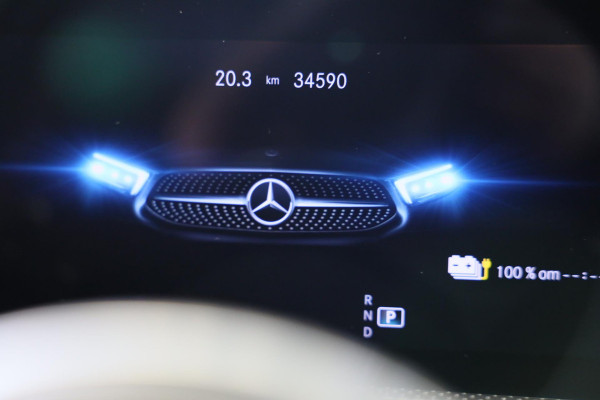 Mercedes-Benz A-Klasse 250 e AMG 45 Look / Acc / Memory / Lane Assist / Digital Cockpit / Sfeerverlichting / Camera / Pano / 18 In