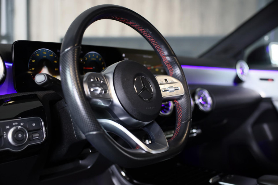 Mercedes-Benz A-Klasse 250 e AMG 45 Look / Acc / Memory / Lane Assist / Digital Cockpit / Sfeerverlichting / Camera / Pano / 18 In