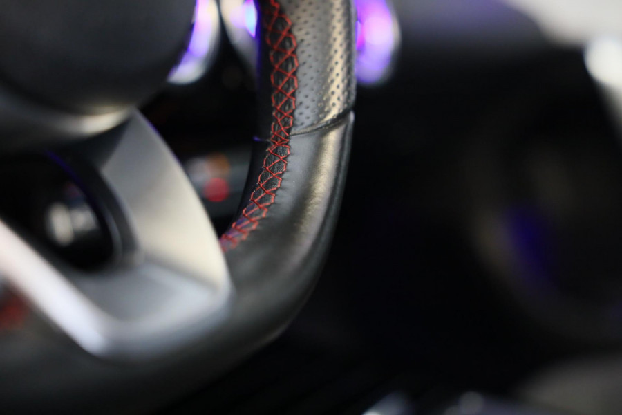 Mercedes-Benz A-Klasse 250 e AMG 45 Look / Acc / Memory / Lane Assist / Digital Cockpit / Sfeerverlichting / Camera / Pano / 18 In