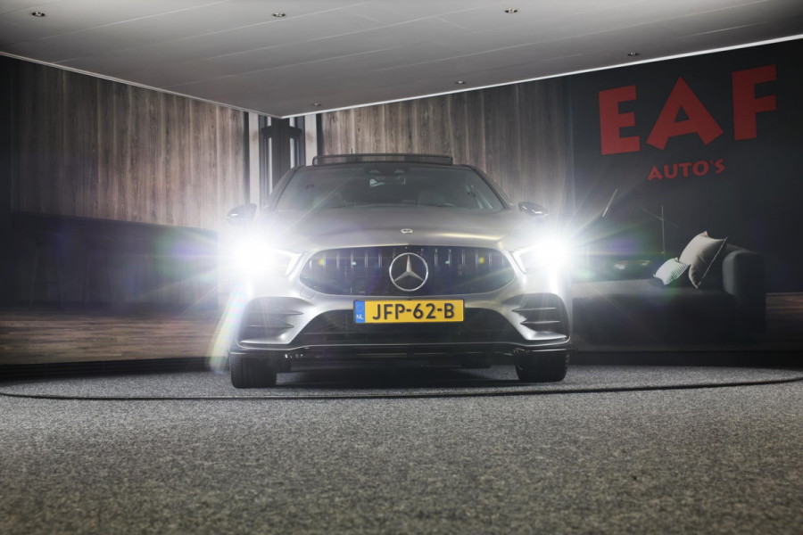 Mercedes-Benz A-Klasse 250 e AMG 45 Look / Acc / Memory / Lane Assist / Digital Cockpit / Sfeerverlichting / Camera / Pano / 18 In