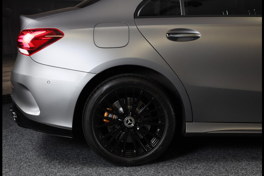 Mercedes-Benz A-Klasse 250 e AMG 45 Look / Acc / Memory / Lane Assist / Digital Cockpit / Sfeerverlichting / Camera / Pano / 18 In