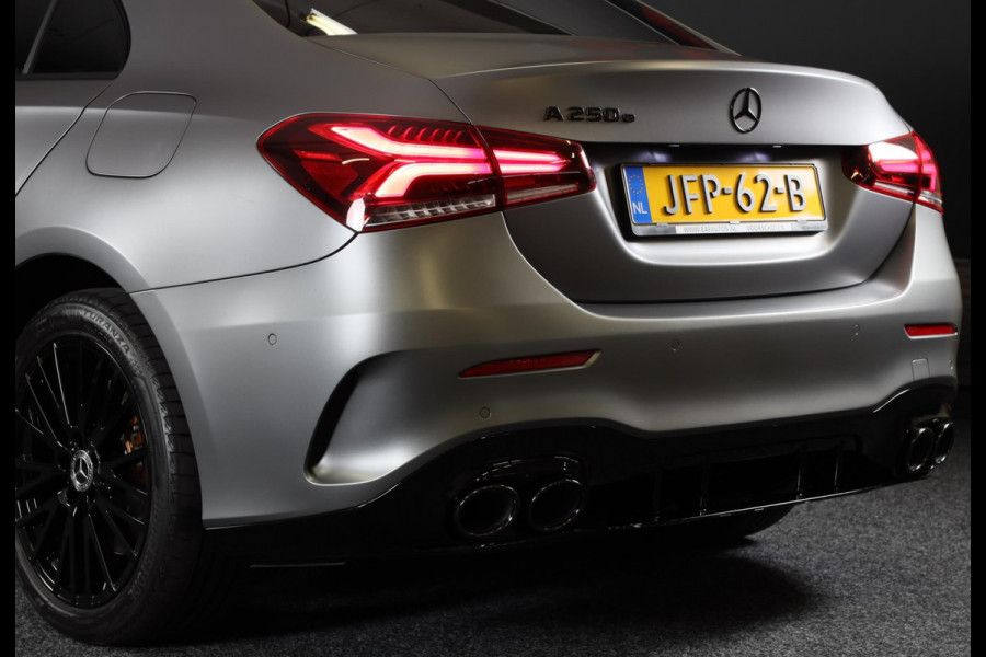 Mercedes-Benz A-Klasse 250 e AMG 45 Look / Acc / Memory / Lane Assist / Digital Cockpit / Sfeerverlichting / Camera / Pano / 18 In