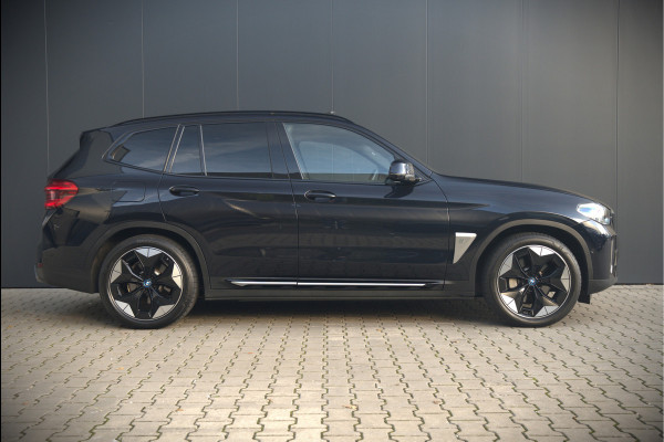 BMW iX3 High Executive 80 kWh | Panoramadak | Keyless | Stoelverwarming | Harman Kardon | Memory Seat | Head-Up Display | 360 Camera | Adaptief Onderstel | Trekhaak | Adaptive LED | Elektrische Stoelen | Apple Carplay | N