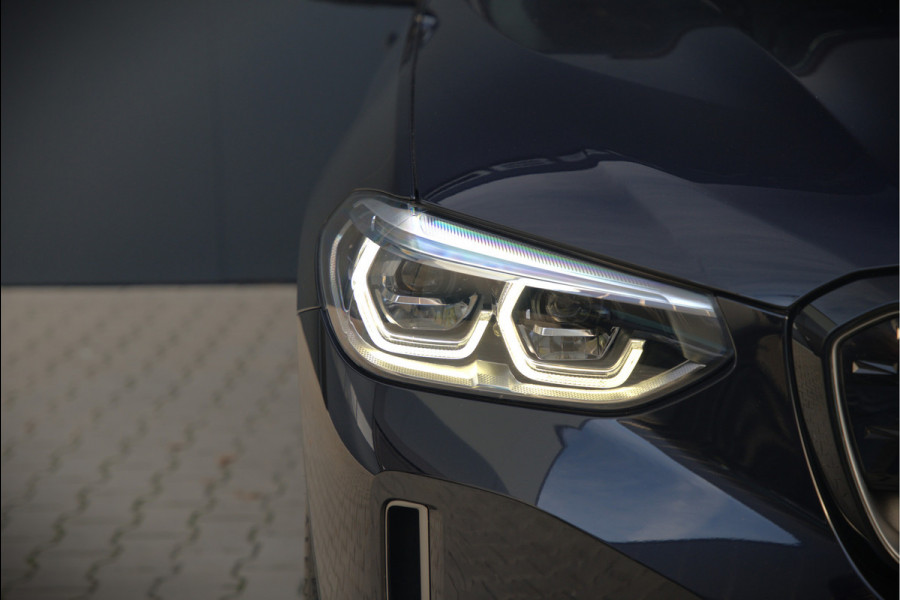 BMW iX3 High Executive 80 kWh | Panoramadak | Keyless | Stoelverwarming | Harman Kardon | Memory Seat | Head-Up Display | 360 Camera | Adaptief Onderstel | Trekhaak | Adaptive LED | Elektrische Stoelen | Apple Carplay | N