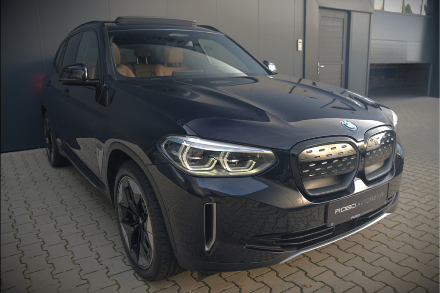BMW iX3 High Executive 80 kWh | Panoramadak | Keyless | Stoelverwarming | Harman Kardon | Memory Seat | Head-Up Display | 360 Camera | Adaptief Onderstel | Trekhaak | Adaptive LED | Elektrische Stoelen | Apple Carplay | N