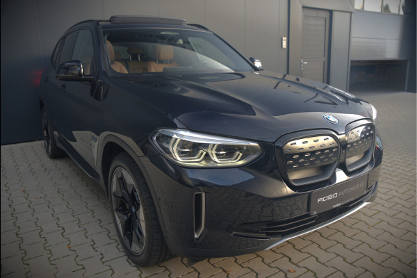 BMW iX3 High Executive 80 kWh | Panoramadak | Keyless | Stoelverwarming | Harman Kardon | Memory Seat | Head-Up Display | 360 Camera | Adaptief Onderstel | Trekhaak | Adaptive LED | Elektrische Stoelen | Apple Carplay | N