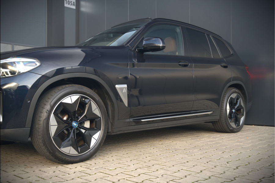 BMW iX3 High Executive 80 kWh | Panoramadak | Keyless | Stoelverwarming | Harman Kardon | Memory Seat | Head-Up Display | 360 Camera | Adaptief Onderstel | Trekhaak | Adaptive LED | Elektrische Stoelen | Apple Carplay | N