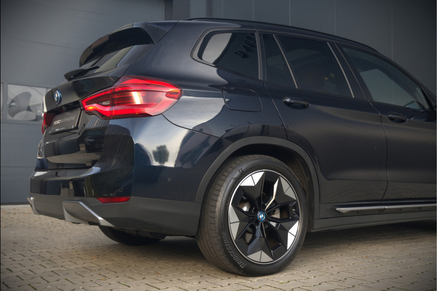 BMW iX3 High Executive 80 kWh | Panoramadak | Keyless | Stoelverwarming | Harman Kardon | Memory Seat | Head-Up Display | 360 Camera | Adaptief Onderstel | Trekhaak | Adaptive LED | Elektrische Stoelen | Apple Carplay | N