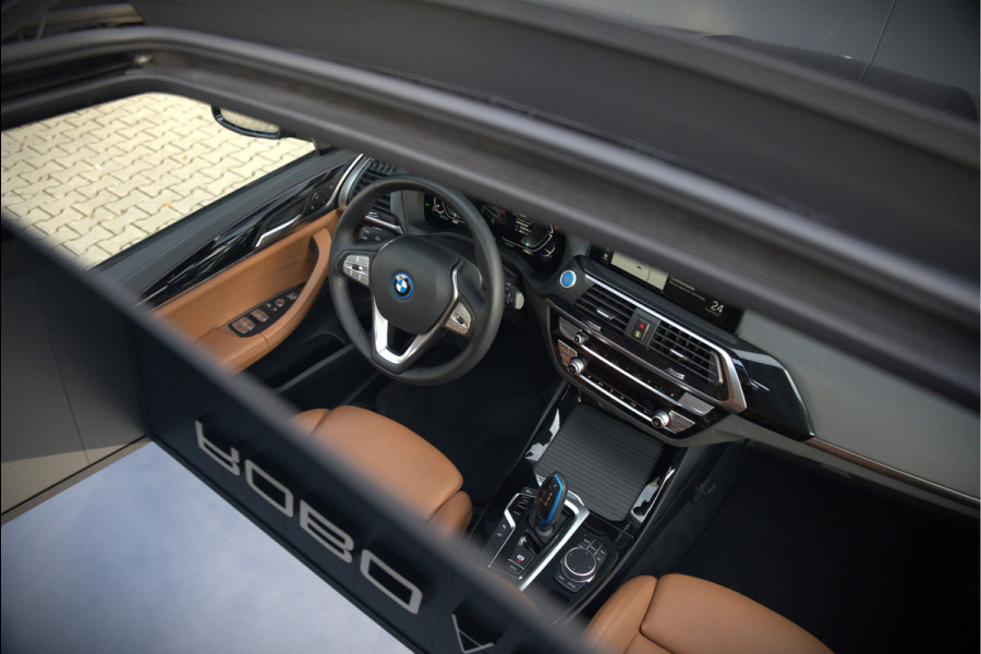 BMW iX3 High Executive 80 kWh | Panoramadak | Keyless | Stoelverwarming | Harman Kardon | Memory Seat | Head-Up Display | 360 Camera | Adaptief Onderstel | Trekhaak | Adaptive LED | Elektrische Stoelen | Apple Carplay | N