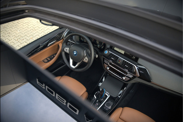 BMW iX3 High Executive 80 kWh | Panoramadak | Keyless | Stoelverwarming | Harman Kardon | Memory Seat | Head-Up Display | 360 Camera | Adaptief Onderstel | Trekhaak | Adaptive LED | Elektrische Stoelen | Apple Carplay | N