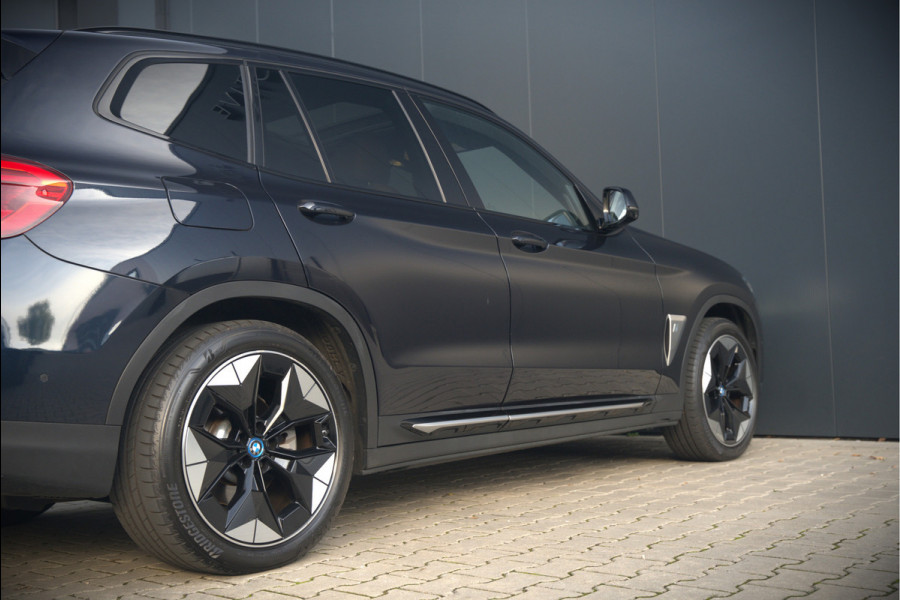 BMW iX3 High Executive 80 kWh | Panoramadak | Keyless | Stoelverwarming | Harman Kardon | Memory Seat | Head-Up Display | 360 Camera | Adaptief Onderstel | Trekhaak | Adaptive LED | Elektrische Stoelen | Apple Carplay | N