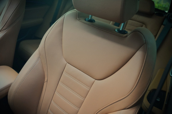 BMW iX3 High Executive 80 kWh | Panoramadak | Keyless | Stoelverwarming | Harman Kardon | Memory Seat | Head-Up Display | 360 Camera | Adaptief Onderstel | Trekhaak | Adaptive LED | Elektrische Stoelen | Apple Carplay | N