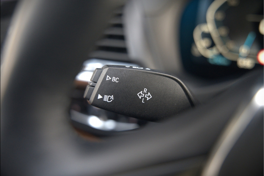 BMW iX3 High Executive 80 kWh | Panoramadak | Keyless | Stoelverwarming | Harman Kardon | Memory Seat | Head-Up Display | 360 Camera | Adaptief Onderstel | Trekhaak | Adaptive LED | Elektrische Stoelen | Apple Carplay | N