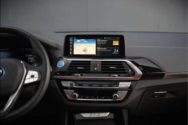 BMW iX3 High Executive 80 kWh | Panoramadak | Keyless | Stoelverwarming | Harman Kardon | Memory Seat | Head-Up Display | 360 Camera | Adaptief Onderstel | Trekhaak | Adaptive LED | Elektrische Stoelen | Apple Carplay | N