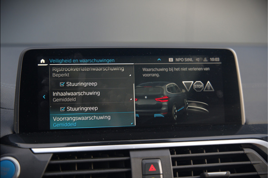 BMW iX3 High Executive 80 kWh | Panoramadak | Keyless | Stoelverwarming | Harman Kardon | Memory Seat | Head-Up Display | 360 Camera | Adaptief Onderstel | Trekhaak | Adaptive LED | Elektrische Stoelen | Apple Carplay | N