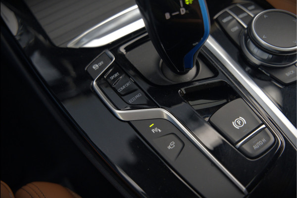 BMW iX3 High Executive 80 kWh | Panoramadak | Keyless | Stoelverwarming | Harman Kardon | Memory Seat | Head-Up Display | 360 Camera | Adaptief Onderstel | Trekhaak | Adaptive LED | Elektrische Stoelen | Apple Carplay | N