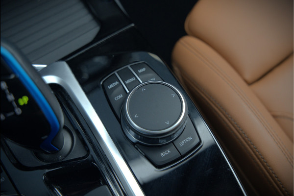 BMW iX3 High Executive 80 kWh | Panoramadak | Keyless | Stoelverwarming | Harman Kardon | Memory Seat | Head-Up Display | 360 Camera | Adaptief Onderstel | Trekhaak | Adaptive LED | Elektrische Stoelen | Apple Carplay | N