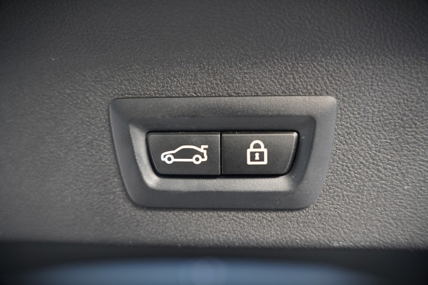 BMW iX3 High Executive 80 kWh | Panoramadak | Keyless | Stoelverwarming | Harman Kardon | Memory Seat | Head-Up Display | 360 Camera | Adaptief Onderstel | Trekhaak | Adaptive LED | Elektrische Stoelen | Apple Carplay | N