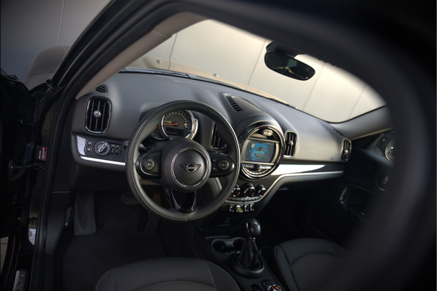MINI Countryman 2.0 Cooper S E ALL4 | Stoelverwarming | Parkeersensoren | Apple Carplay | Navigatie | Keyless | Ambiance Verlichting | Climate Control |