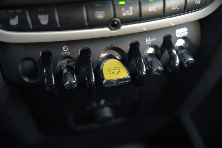 MINI Countryman 2.0 Cooper S E ALL4 | Stoelverwarming | Parkeersensoren | Apple Carplay | Navigatie | Keyless | Ambiance Verlichting | Climate Control |