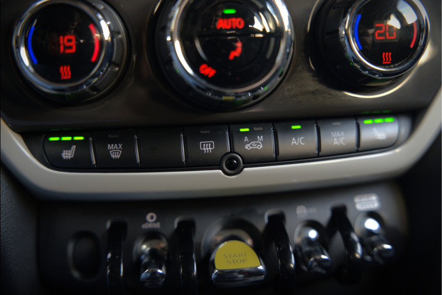 MINI Countryman 2.0 Cooper S E ALL4 | Stoelverwarming | Parkeersensoren | Apple Carplay | Navigatie | Keyless | Ambiance Verlichting | Climate Control |