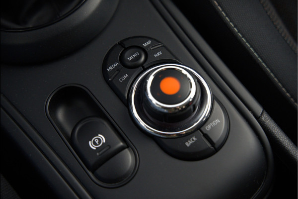 MINI Countryman 2.0 Cooper S E ALL4 | Stoelverwarming | Parkeersensoren | Apple Carplay | Navigatie | Keyless | Ambiance Verlichting | Climate Control |